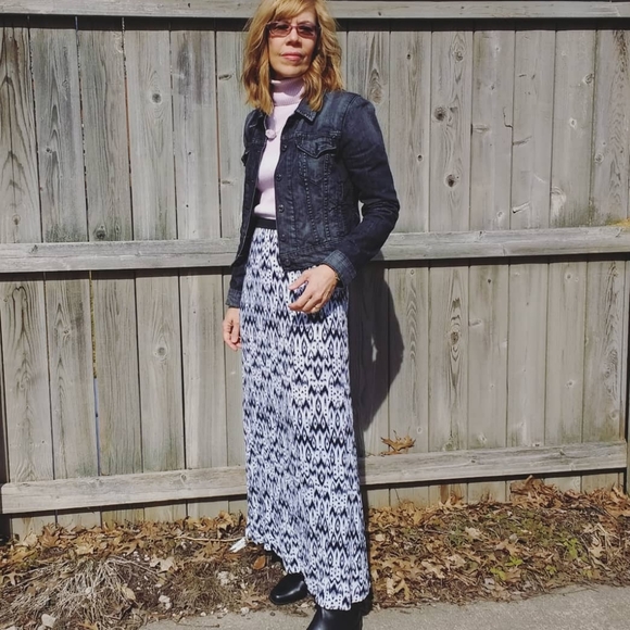 H&M Maxi Skirt Feather Print sz 6 - Picture 2 of 6